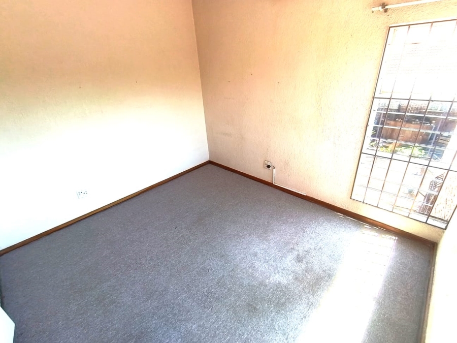 5 Bedroom Property for Sale in Safari Gardens North West